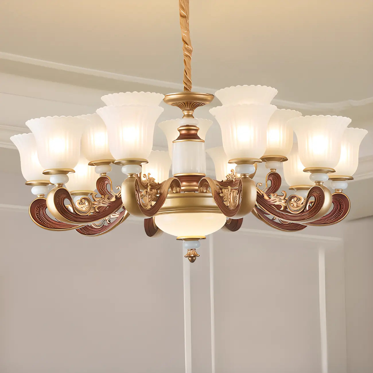 Lampadario regolabile da sala da pranzo dorato in vetro a forma di campana con luce orientata verso l'alto