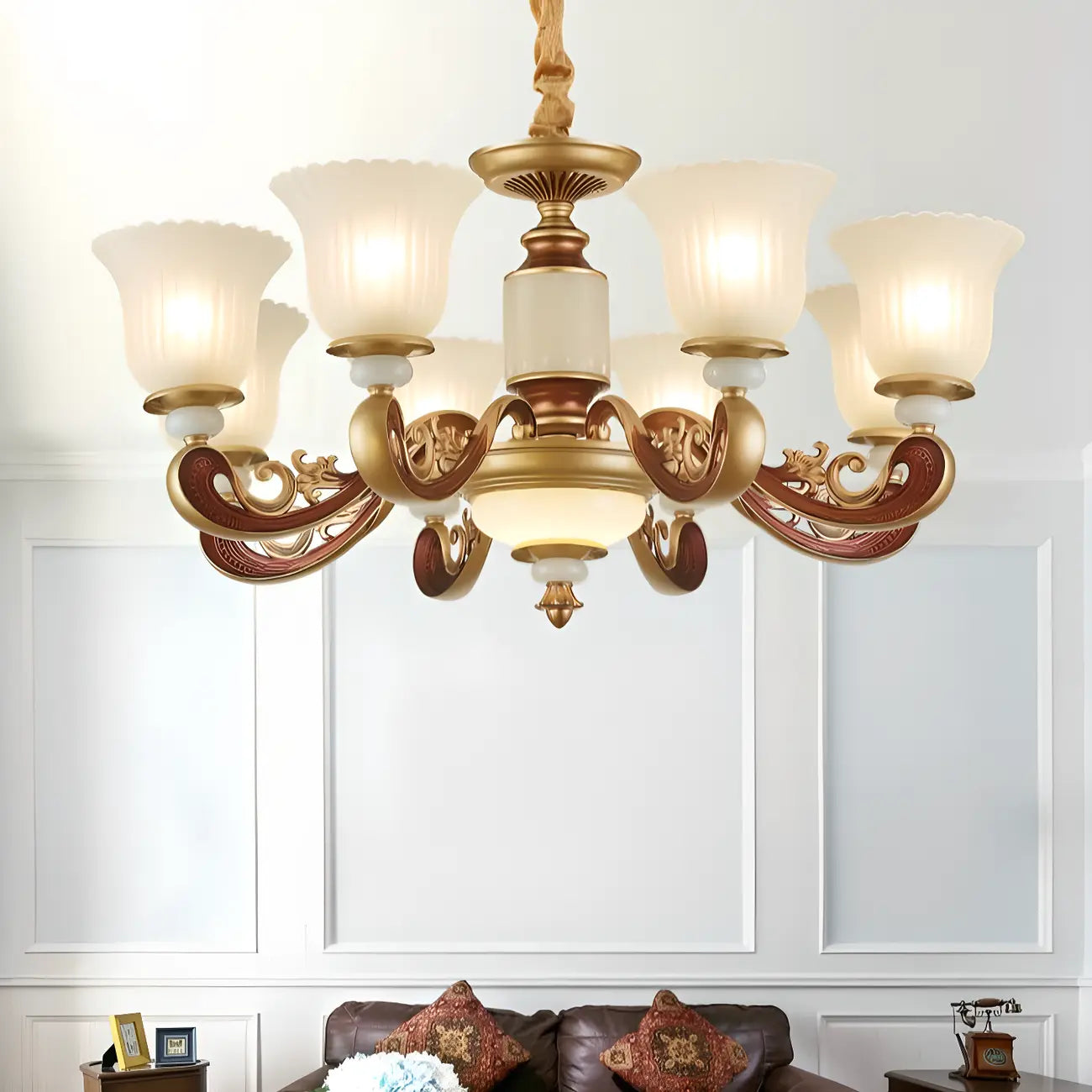 Lampadario regolabile da sala da pranzo dorato in vetro a forma di campana con luce orientata verso l'alto