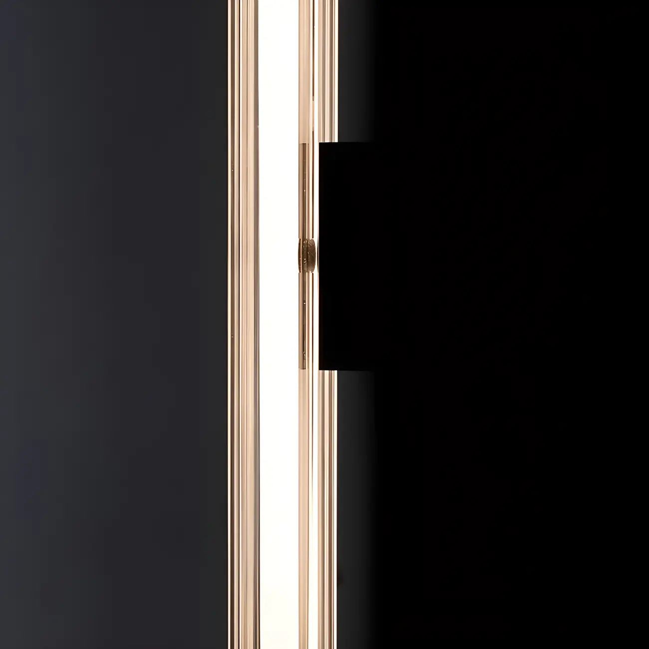 Applique murale LED cylindrique chromée minimaliste à lumière chaude