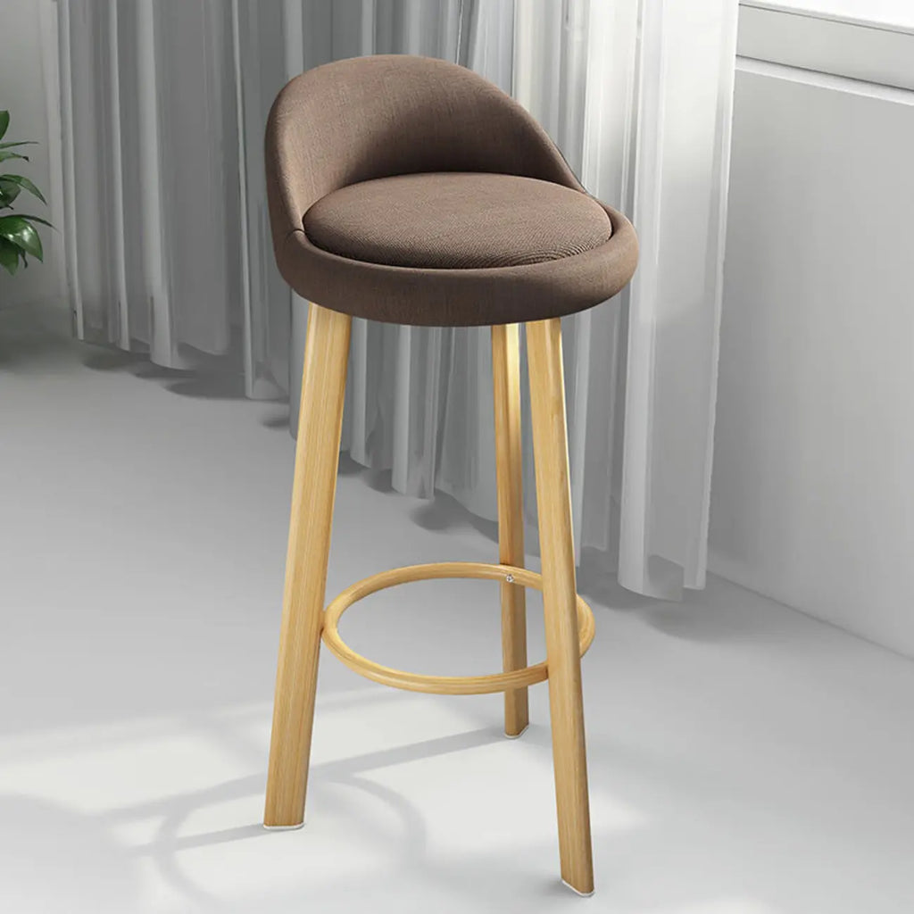 Tabouret de bar élégant et confortable, revêtu de tissu.