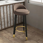 Tabouret de bar élégant et confortable, revêtu de tissu.