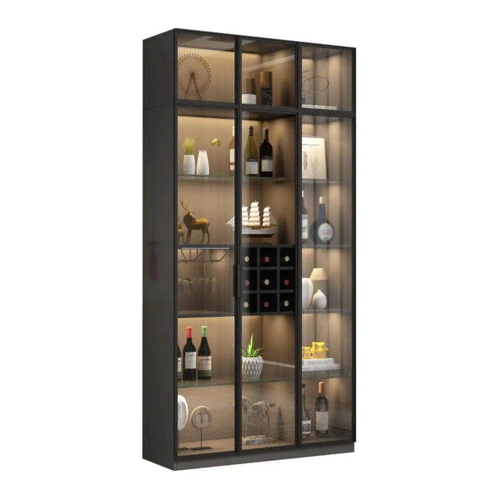 Cave à vin éclairée avec sol en bois noir et portes vitrées