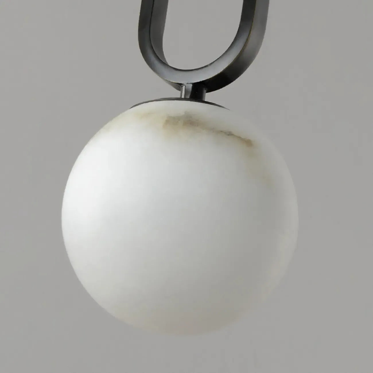 Suspension moderne en métal noir et pierre avec globe à deux broches