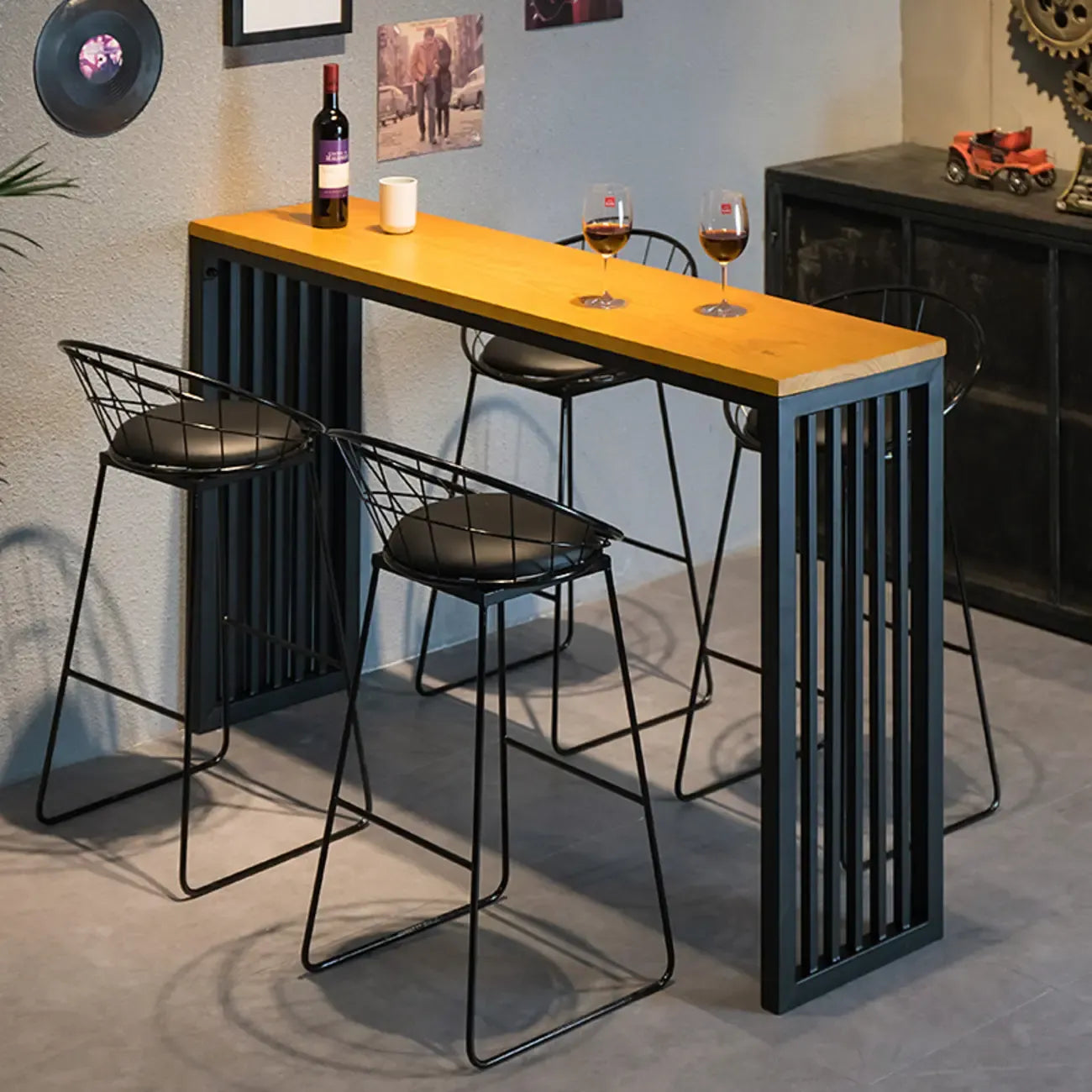 Tables de bar rectangulaires de style industriel, en bois brun et pieds en métal