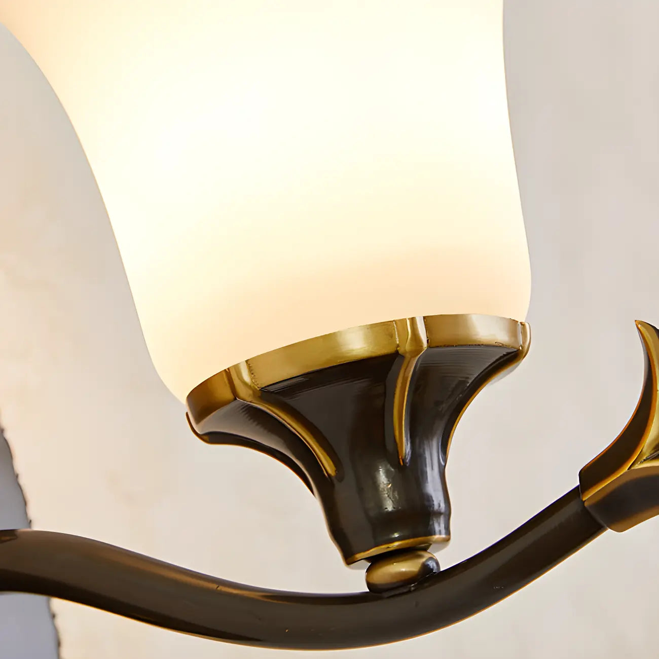 Applique murale en laiton de 25 à 35 cm avec abat-jour en verre pour chambre à coucher