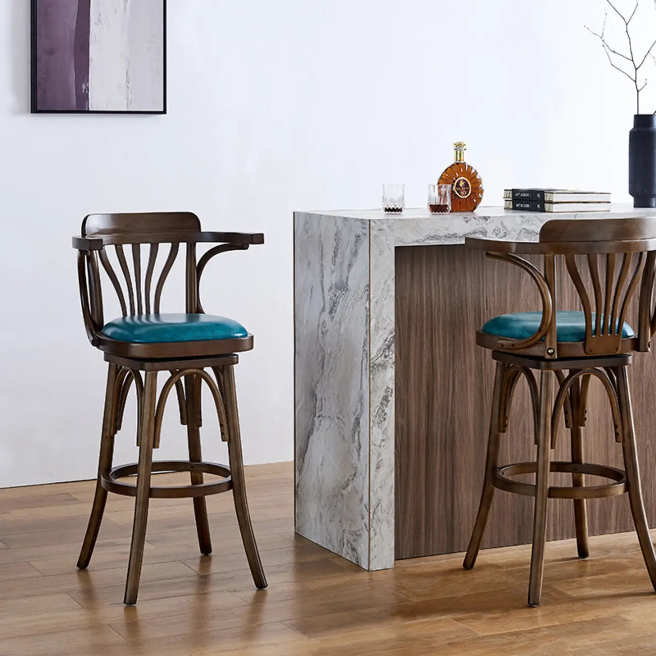 Sgabello da bar girevole imbottito in pelle blu anticata