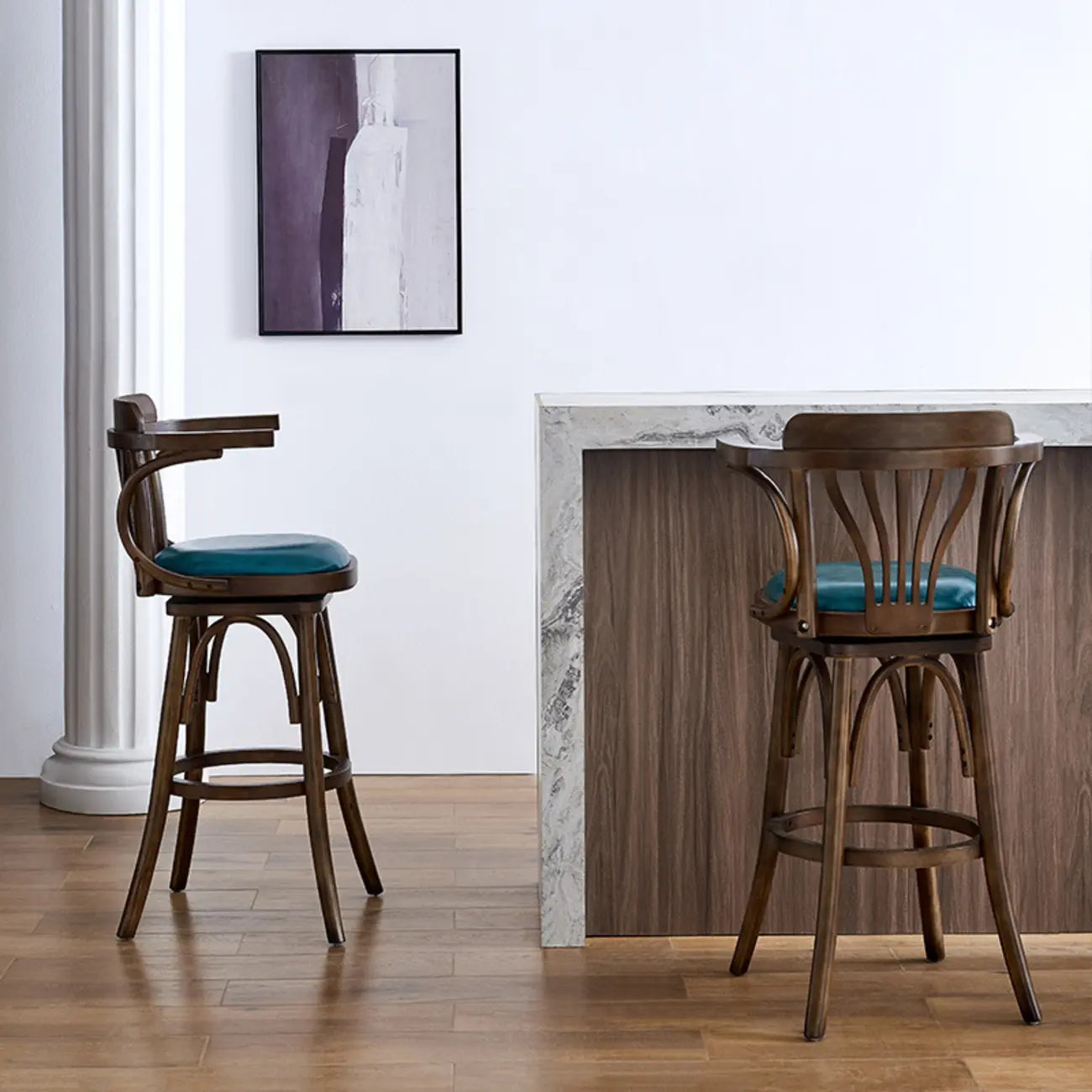 Sgabello da bar girevole imbottito in pelle blu anticata