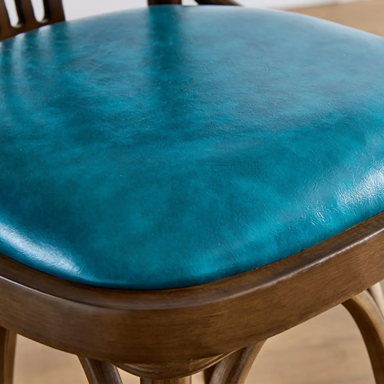 Sgabello da bar girevole imbottito in pelle blu anticata