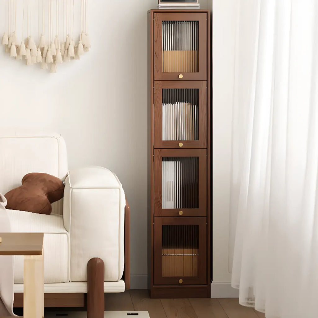 Bibliothèque verticale en bois de cerisier avec portes vitrées
