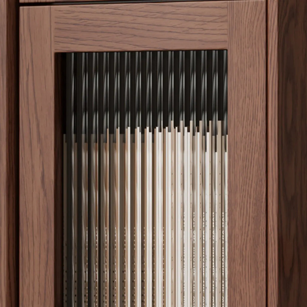 Bibliothèque verticale en bois de cerisier avec portes vitrées