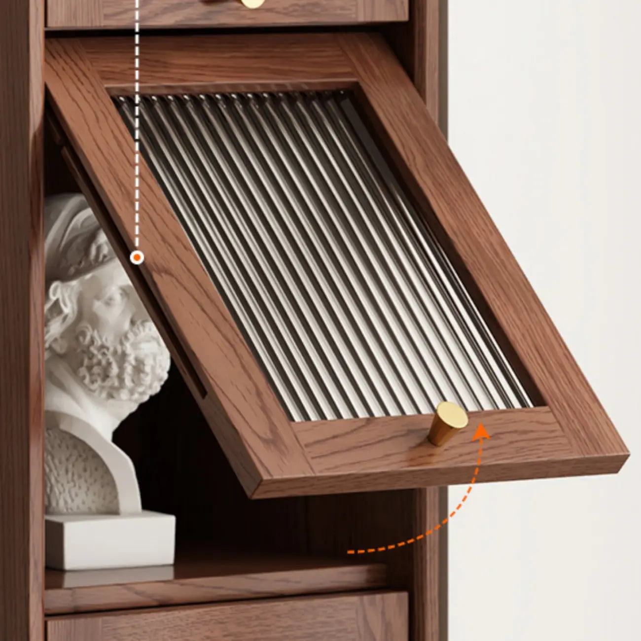 Bibliothèque verticale en bois de cerisier avec portes vitrées