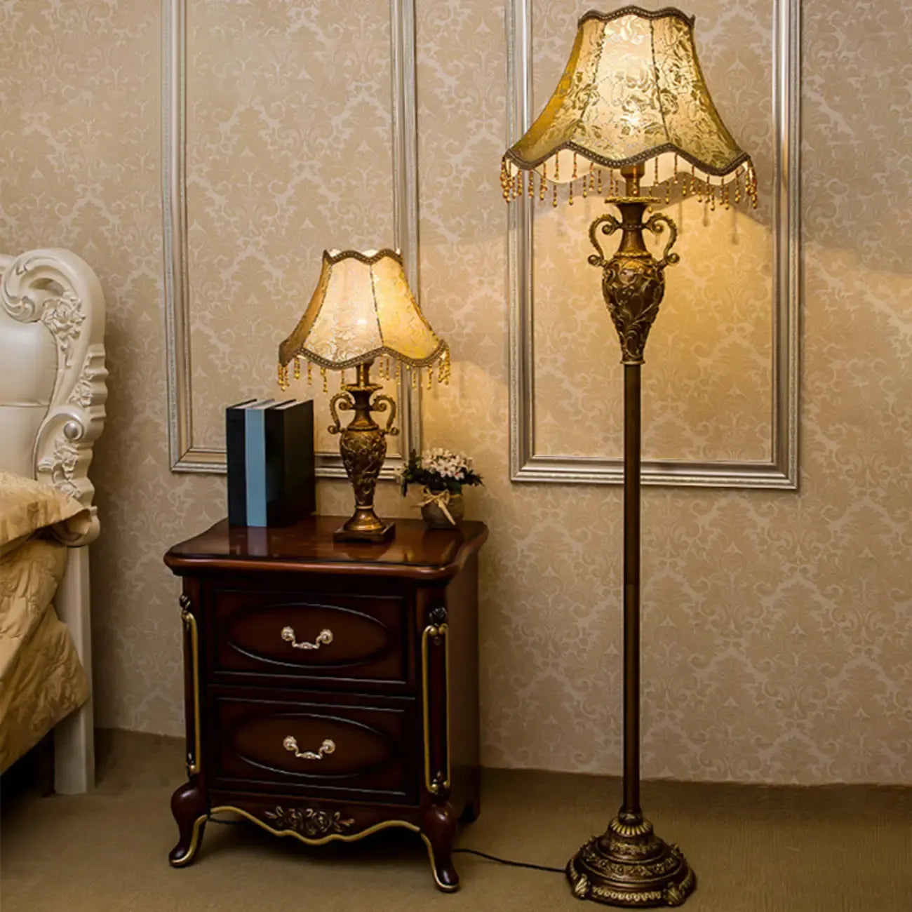 Lampadaire vintage en résine en forme de pagode pour salon