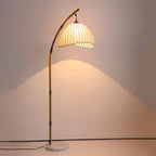 Lampadaire moderne en tissu avec dôme et arc en métal, à brancher, pour salon