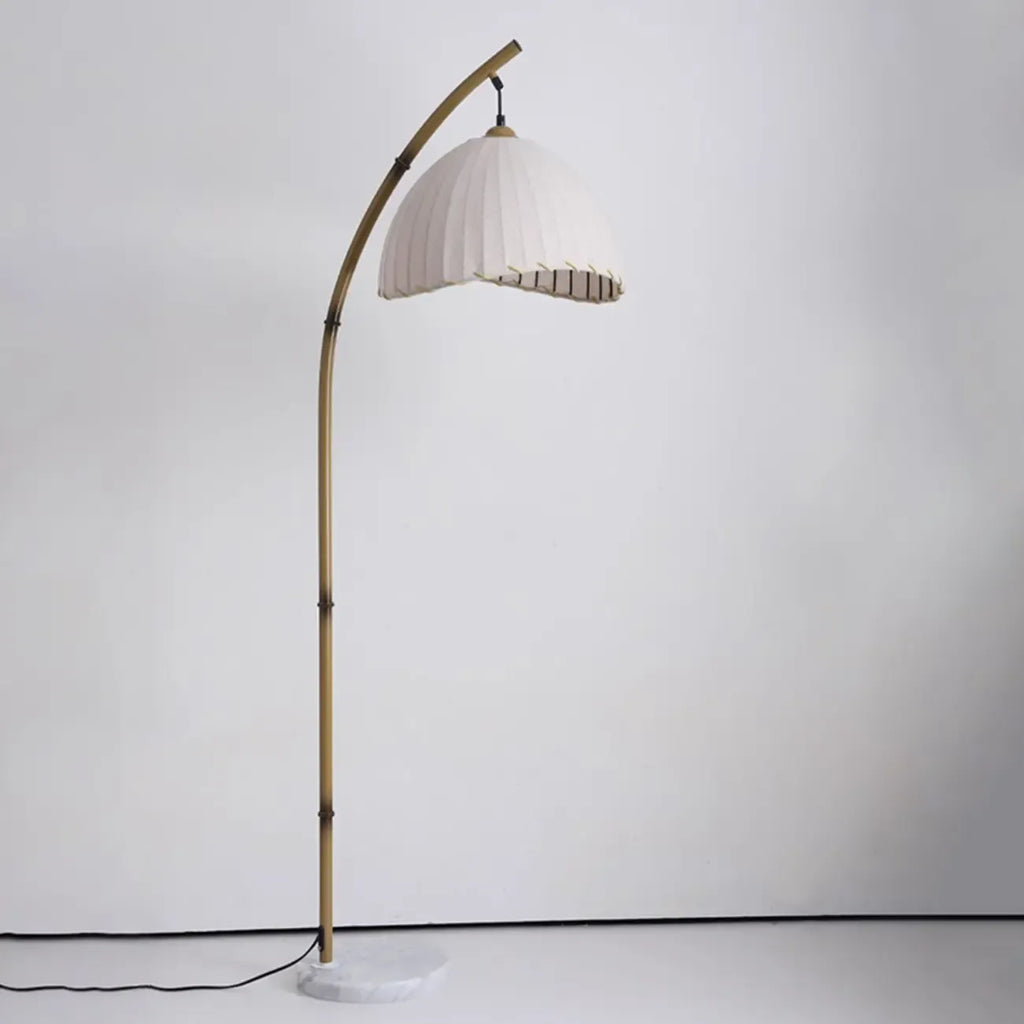 Lampadaire moderne en tissu avec dôme et arc en métal, à brancher, pour salon