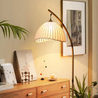 Lampadaire moderne en tissu avec dôme et arc en métal, à brancher, pour salon