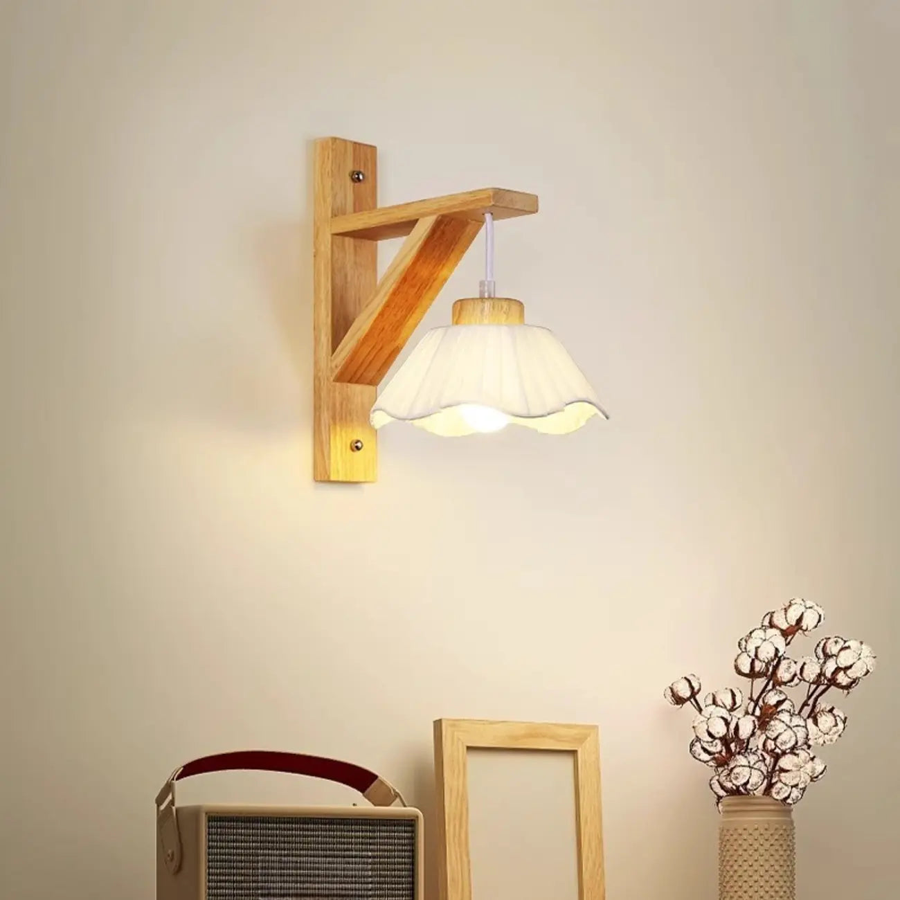Mini applique murale d'intérieur avec abat-jour en tissu et cadre en bois