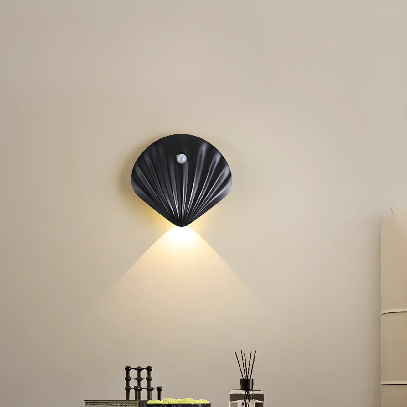 Applique murale LED rechargeable minimaliste en forme de coquillage
