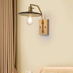 Applique murale d'intérieur de style industriel avec étagère et finition laiton