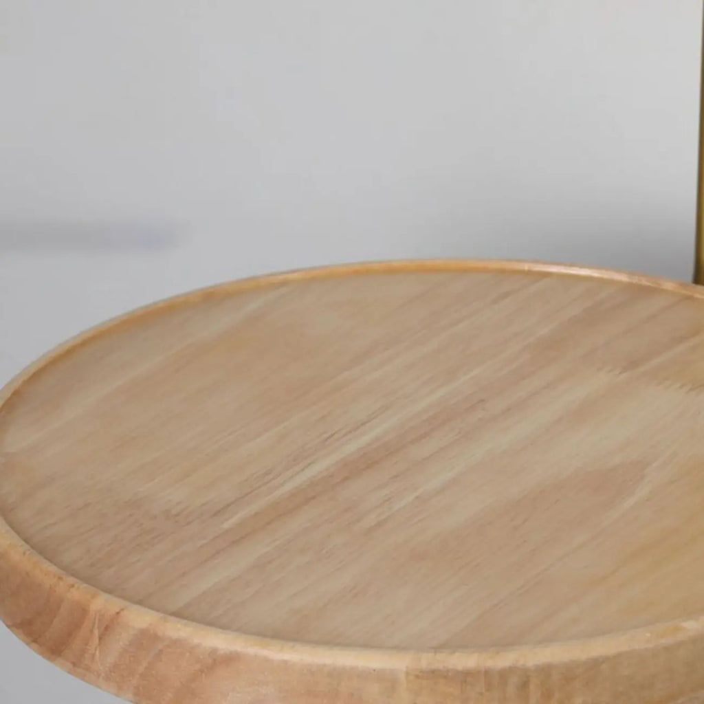 Applique murale d'intérieur de style industriel avec étagère et finition laiton