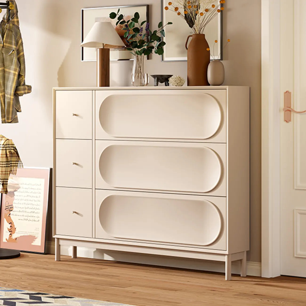 Meuble à chaussures en bois crème avec façade rabattable et 3 tiroirs
