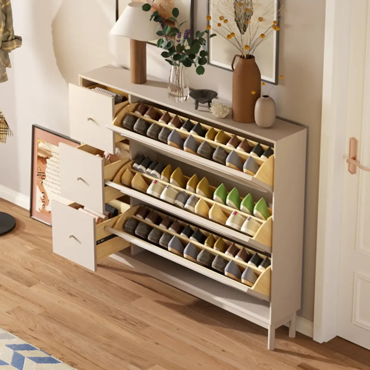 Meuble à chaussures en bois crème avec façade rabattable et 3 tiroirs