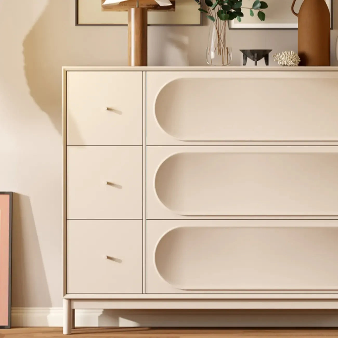 Meuble à chaussures en bois crème avec façade rabattable et 3 tiroirs