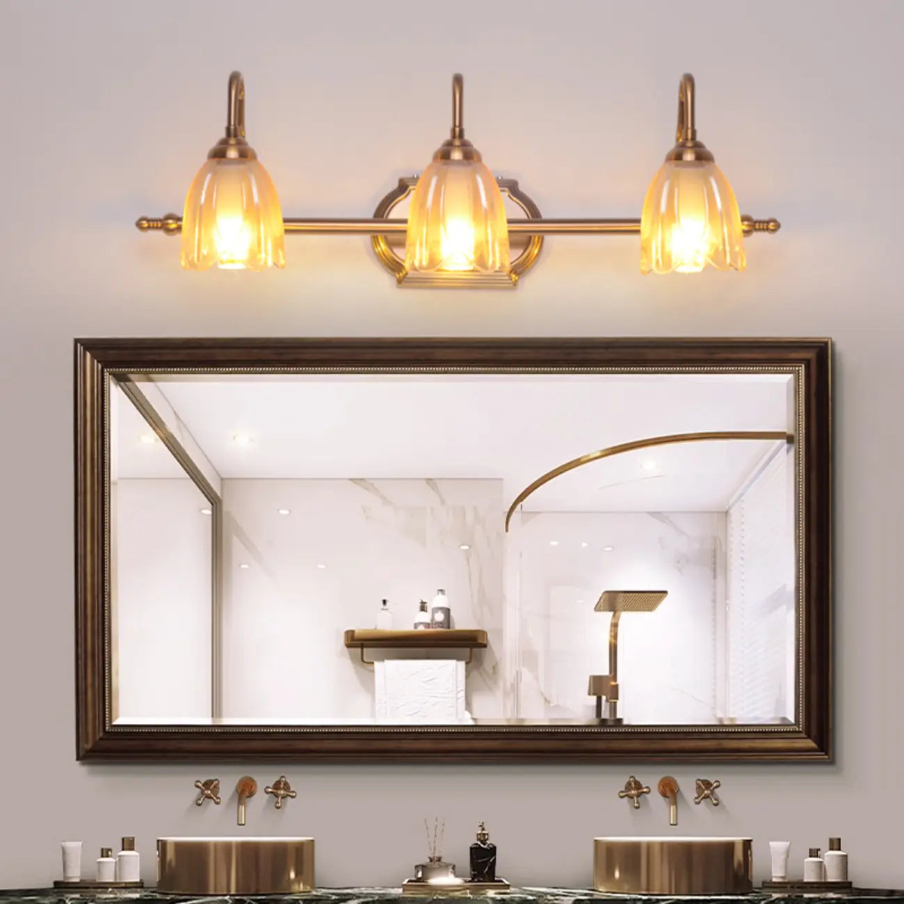 Applique murale géométrique moderne en laiton à 3 lumières pour salle de bain