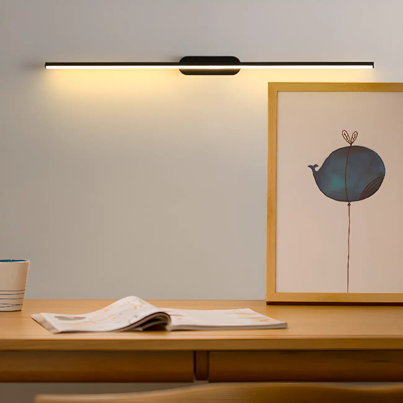 Luminaire de salle de bain LED minimaliste noir, fin et droit en métal, avec éclairage LED.