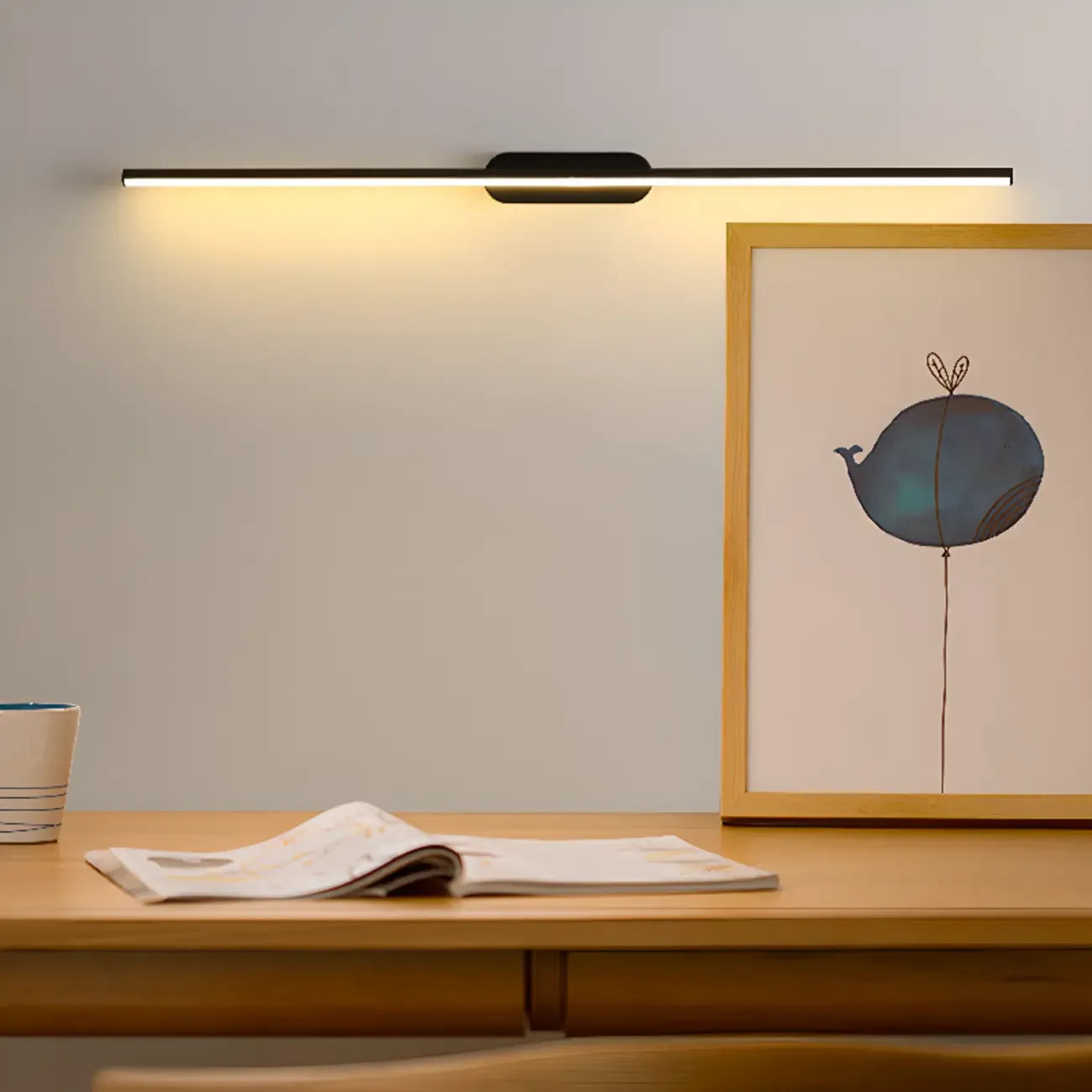 Luminaire de salle de bain LED minimaliste noir, fin et droit en métal, avec éclairage LED.