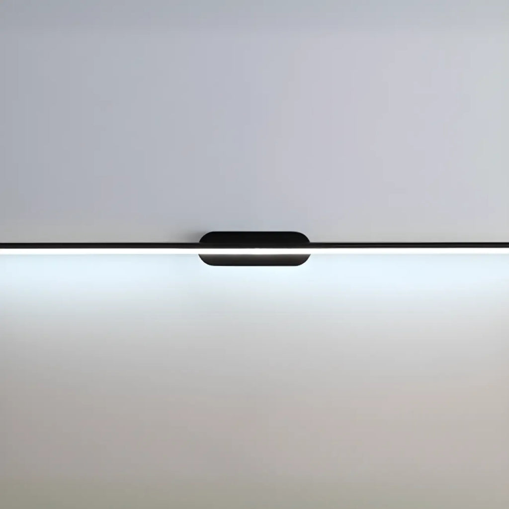 Luminaire de salle de bain LED minimaliste noir, fin et droit en métal, avec éclairage LED.