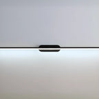 Luminaire de salle de bain LED minimaliste noir, fin et droit en métal, avec éclairage LED.