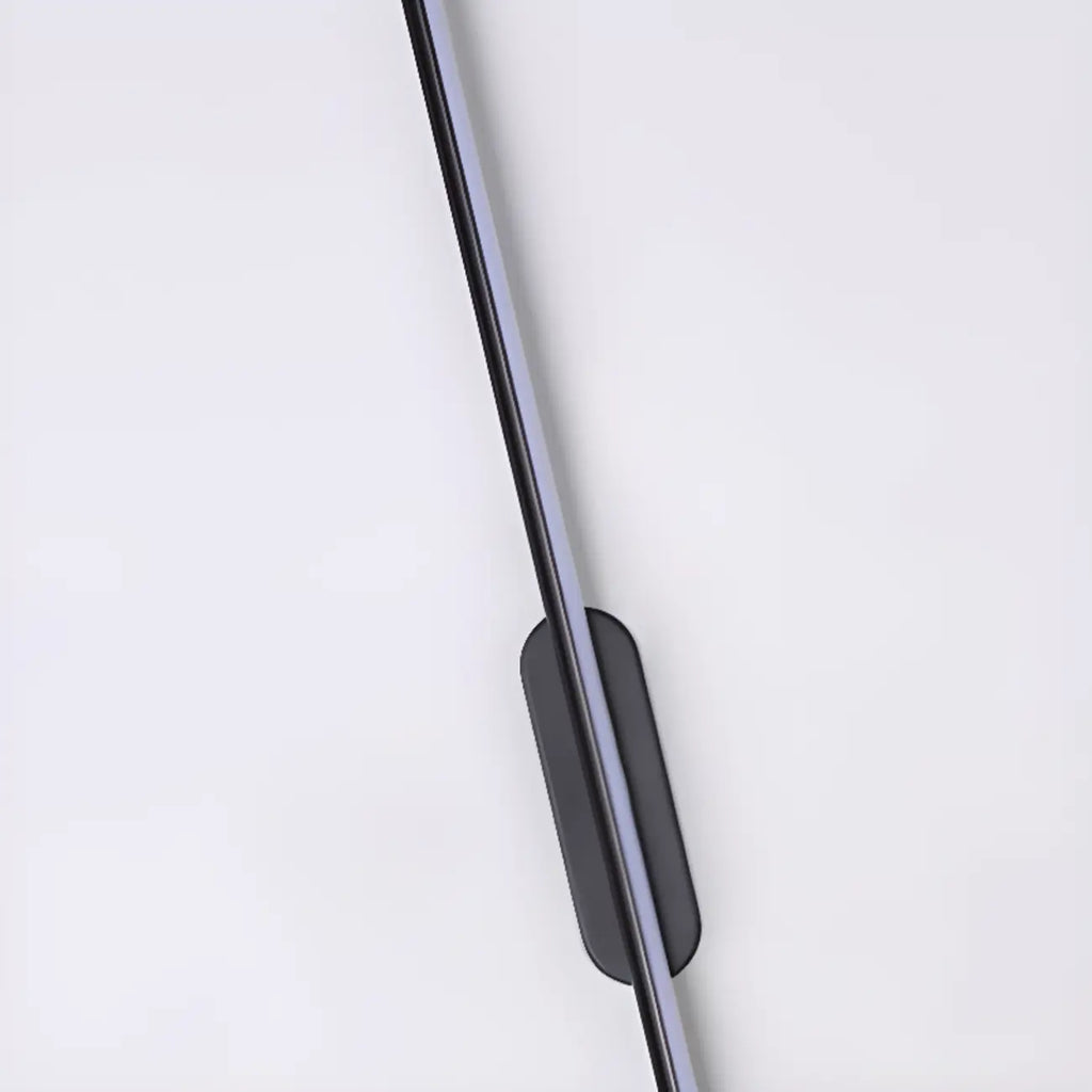 Luminaire de salle de bain LED minimaliste noir, fin et droit en métal, avec éclairage LED.