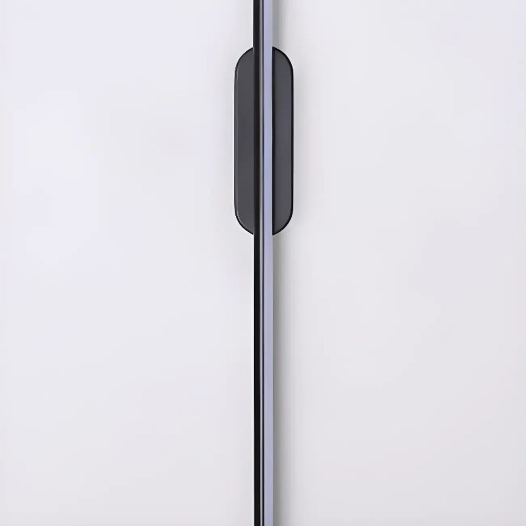 Luminaire de salle de bain LED minimaliste noir, fin et droit en métal, avec éclairage LED.