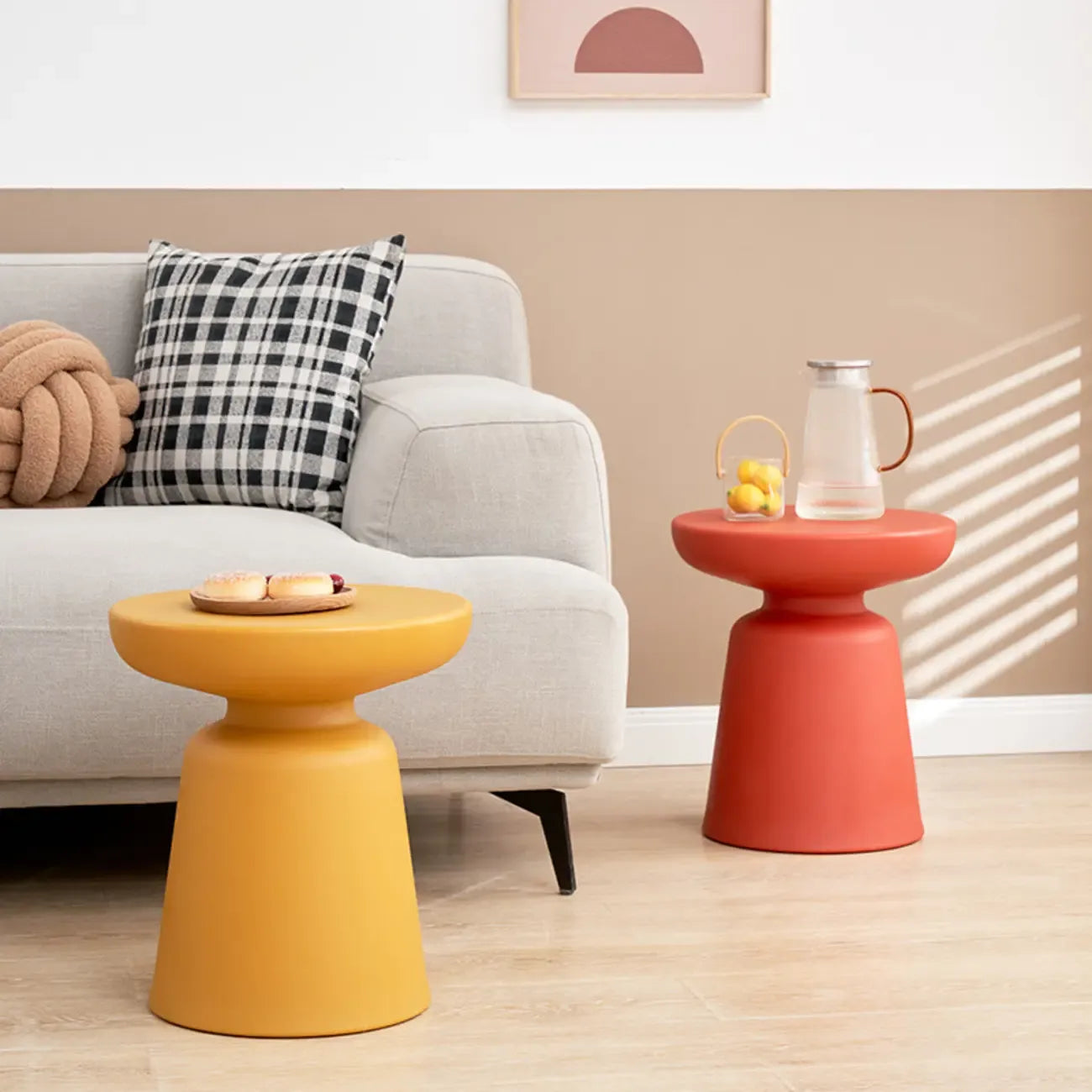 Table d'appoint ronde minimaliste en plastique pour salon