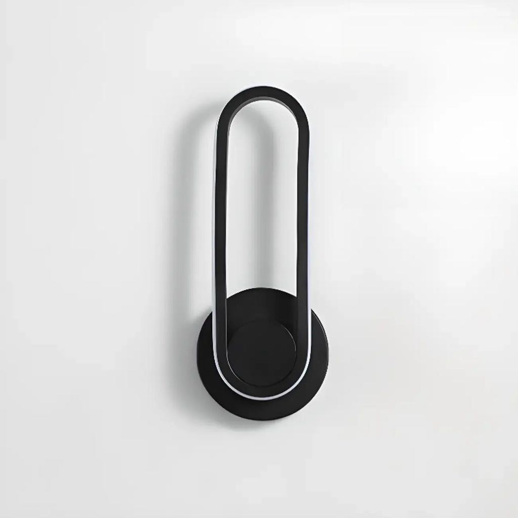 Applique murale LED minimaliste avec finition métallique pour chambre à coucher