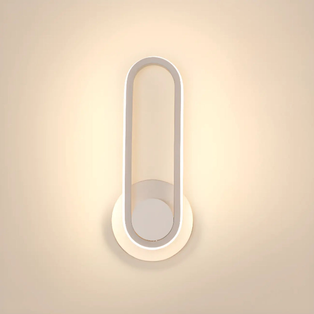 Applique murale LED minimaliste avec finition métallique pour chambre à coucher
