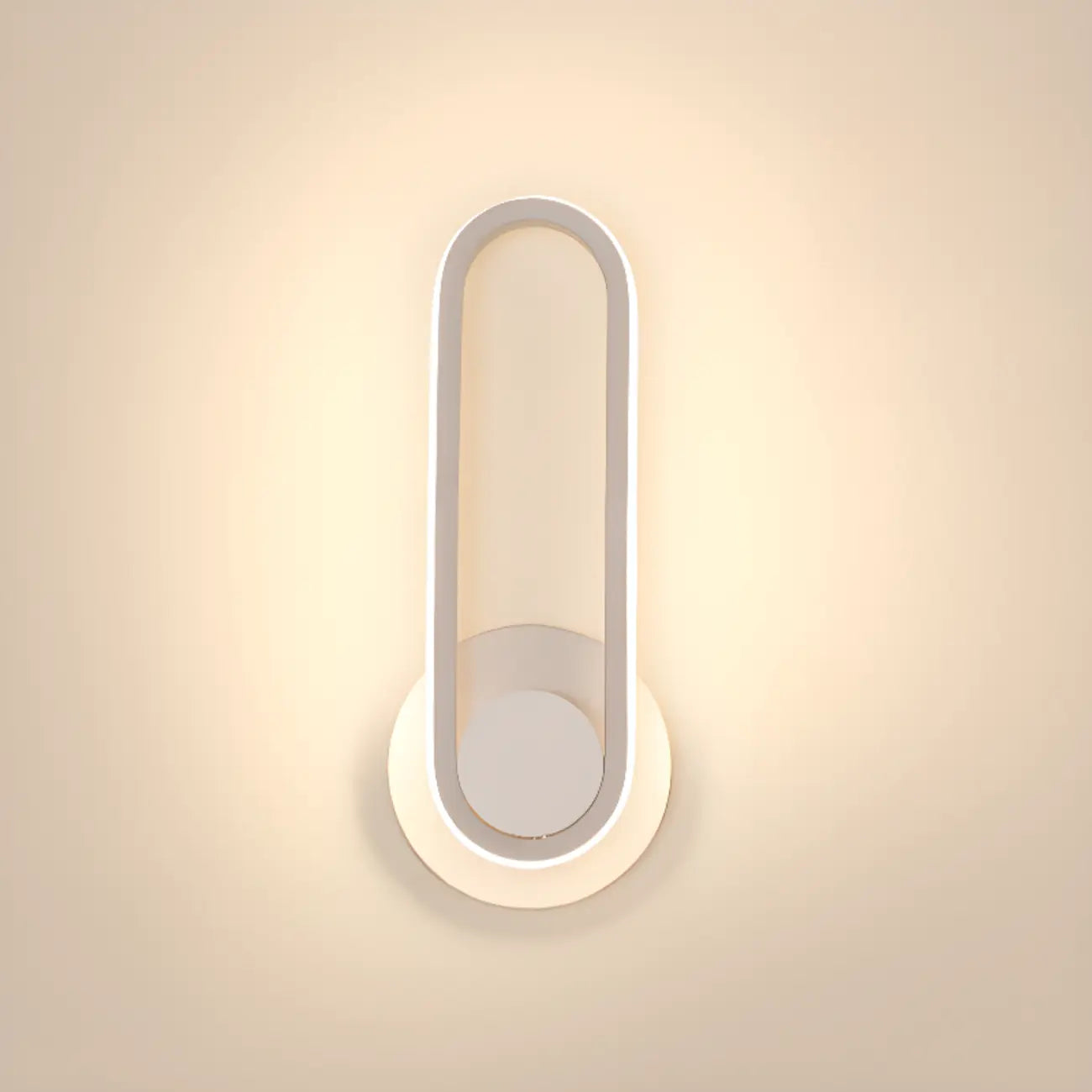 Applique murale LED minimaliste avec finition métallique pour chambre à coucher