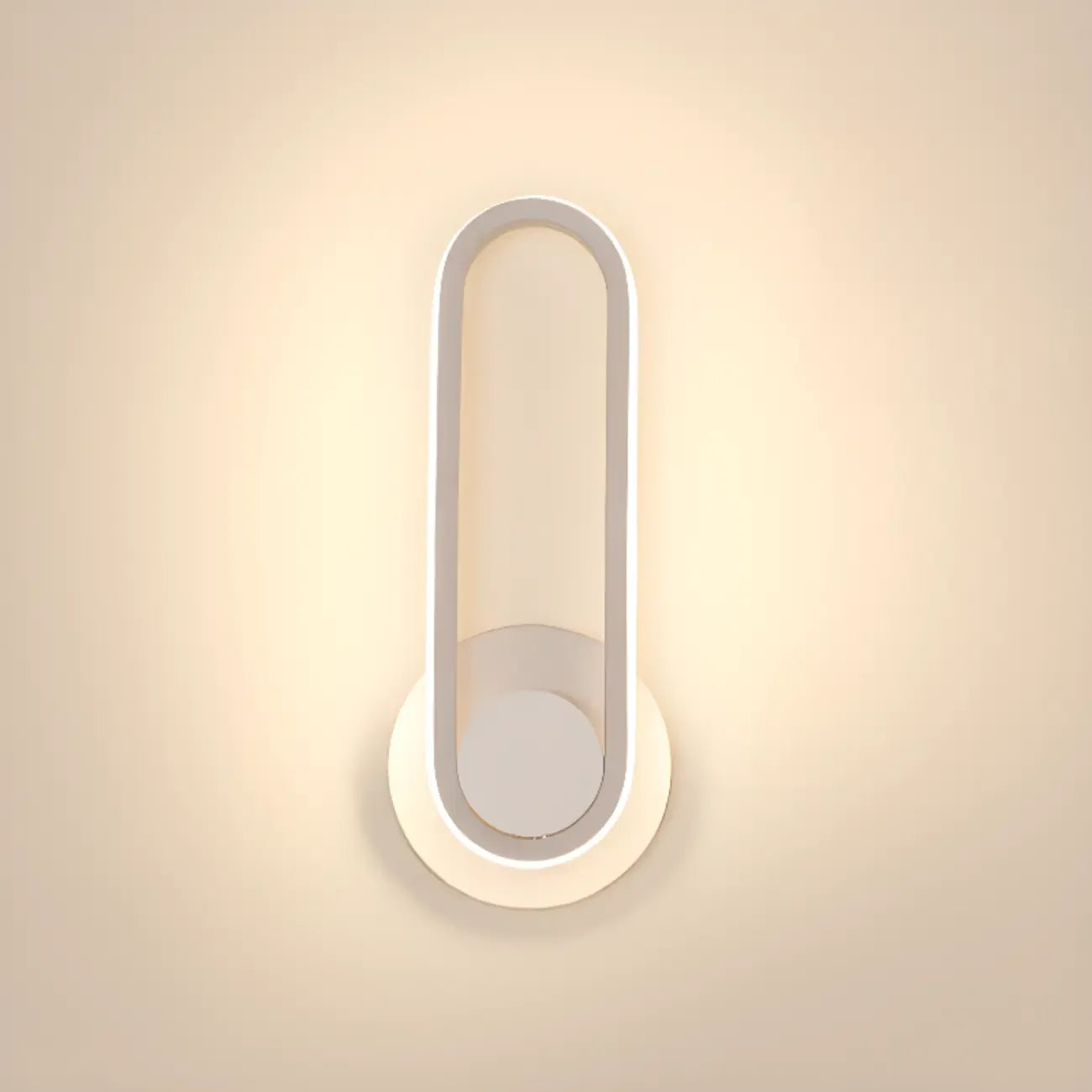 Applique murale LED minimaliste avec finition métallique pour chambre à coucher