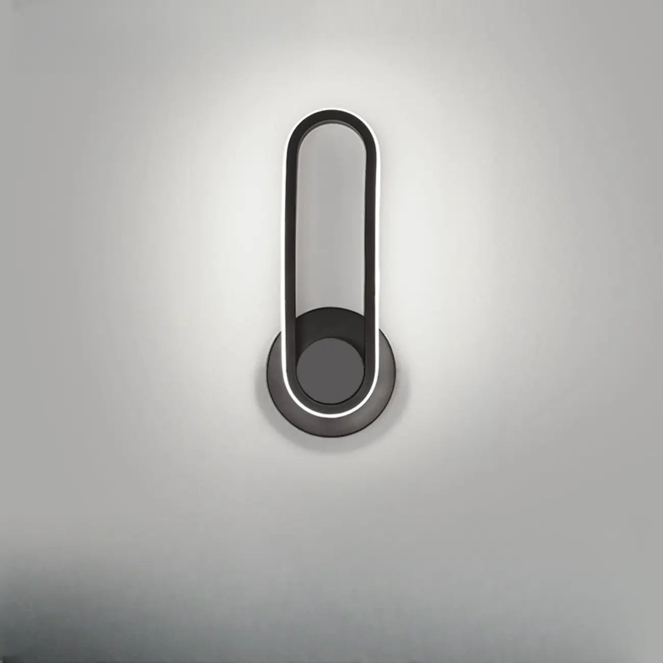 Applique murale LED minimaliste avec finition métallique pour chambre à coucher