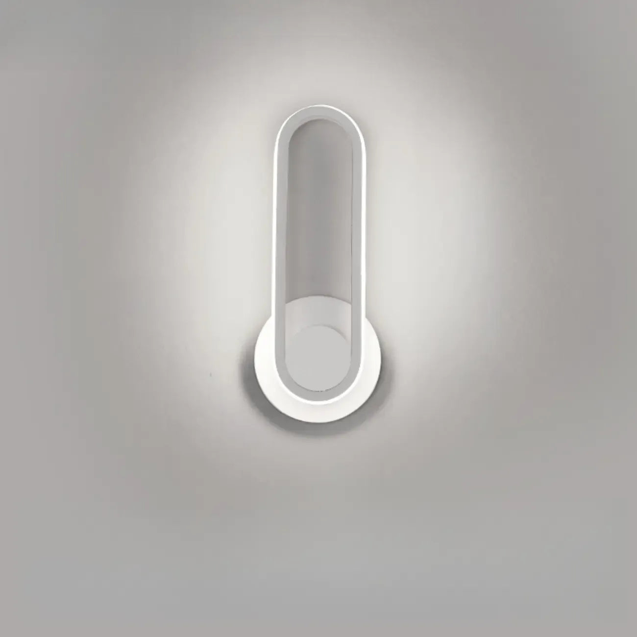 Applique murale LED minimaliste avec finition métallique pour chambre à coucher
