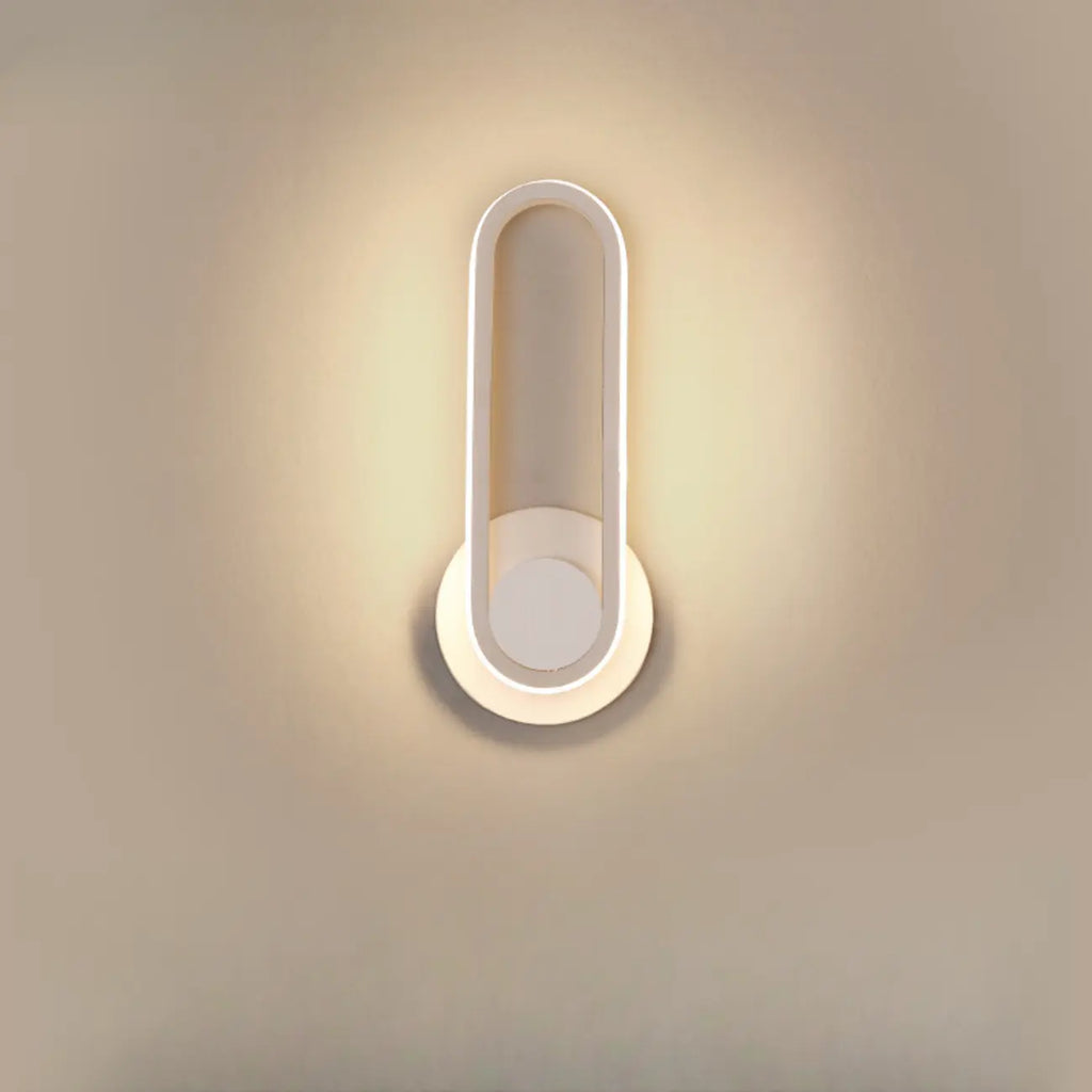 Applique murale LED minimaliste avec finition métallique pour chambre à coucher