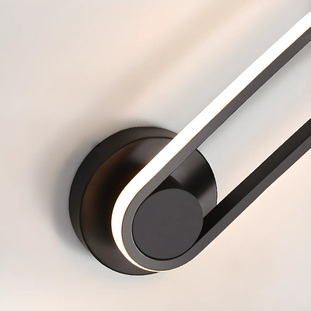 Applique murale LED minimaliste avec finition métallique pour chambre à coucher