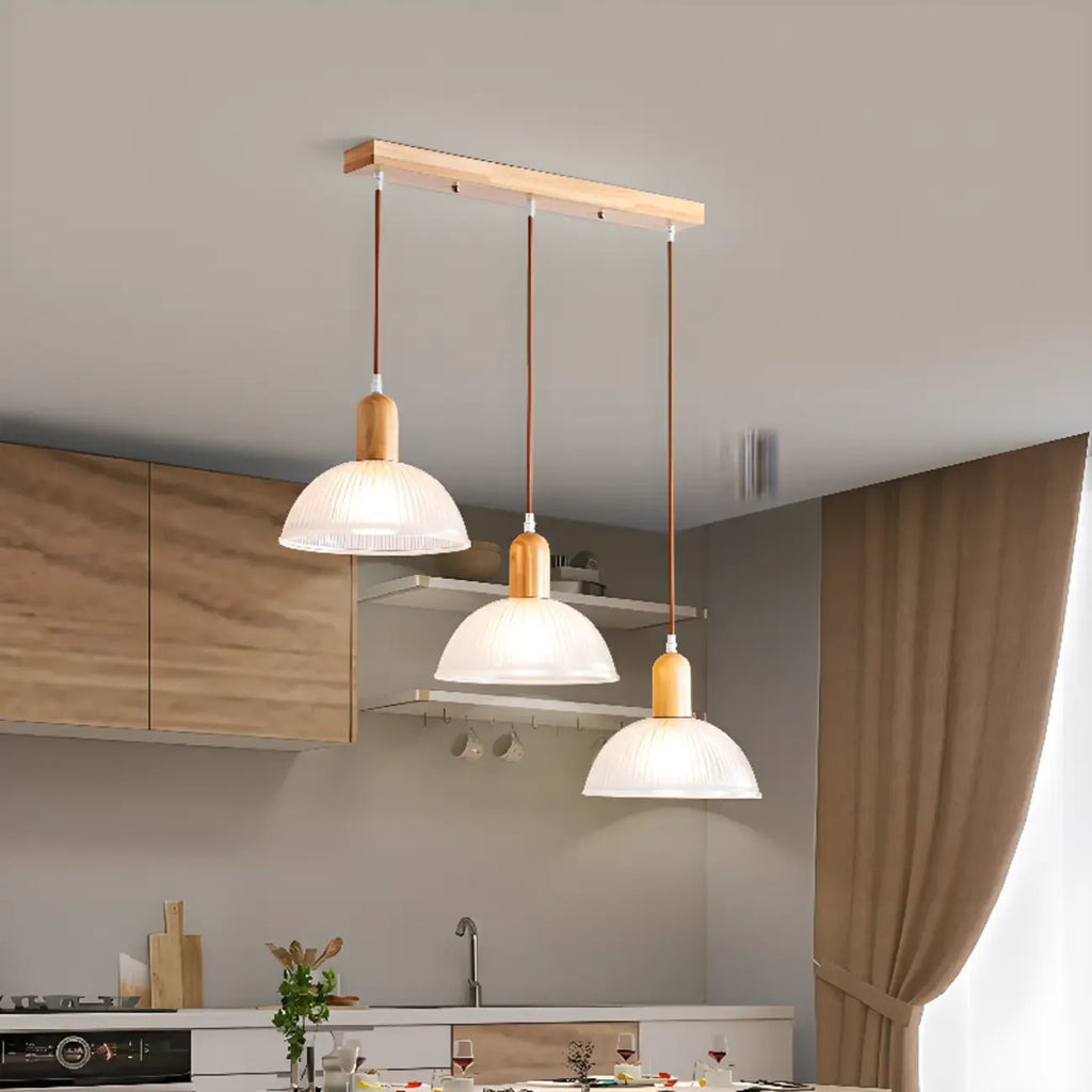 Lampada a sospensione a isola in legno con cupola in vetro regolabile per la cucina