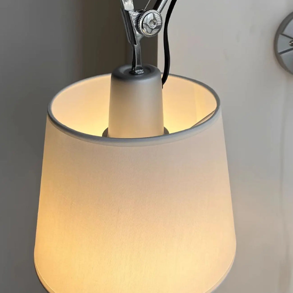 Lampada da Parete in Metallo con Braccio Orientabile e Paralume in Tessuto per Camera da Letto