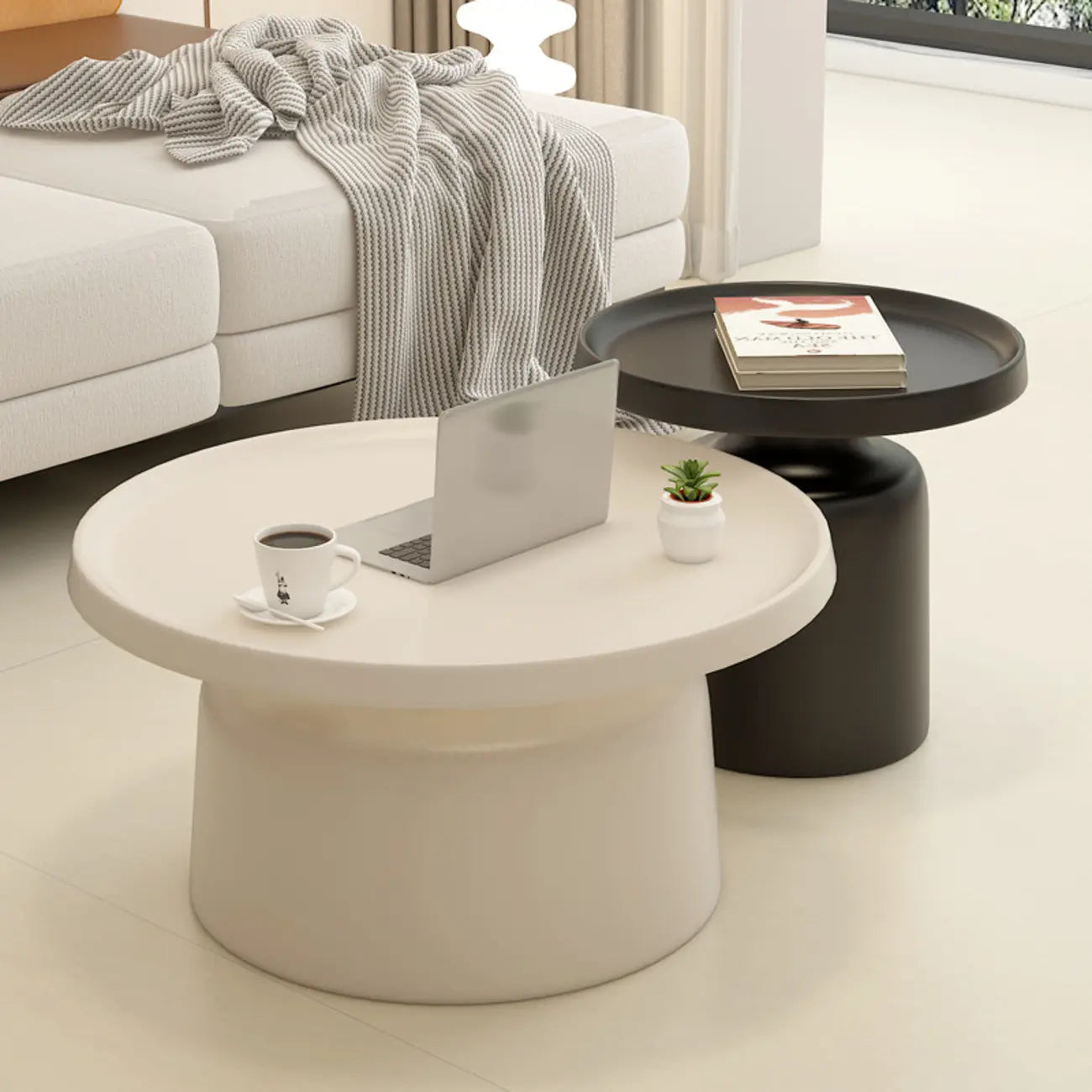 Table d'appoint ronde contemporaine en métal noir