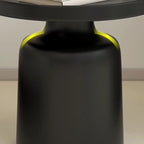 Table d'appoint ronde contemporaine en métal noir