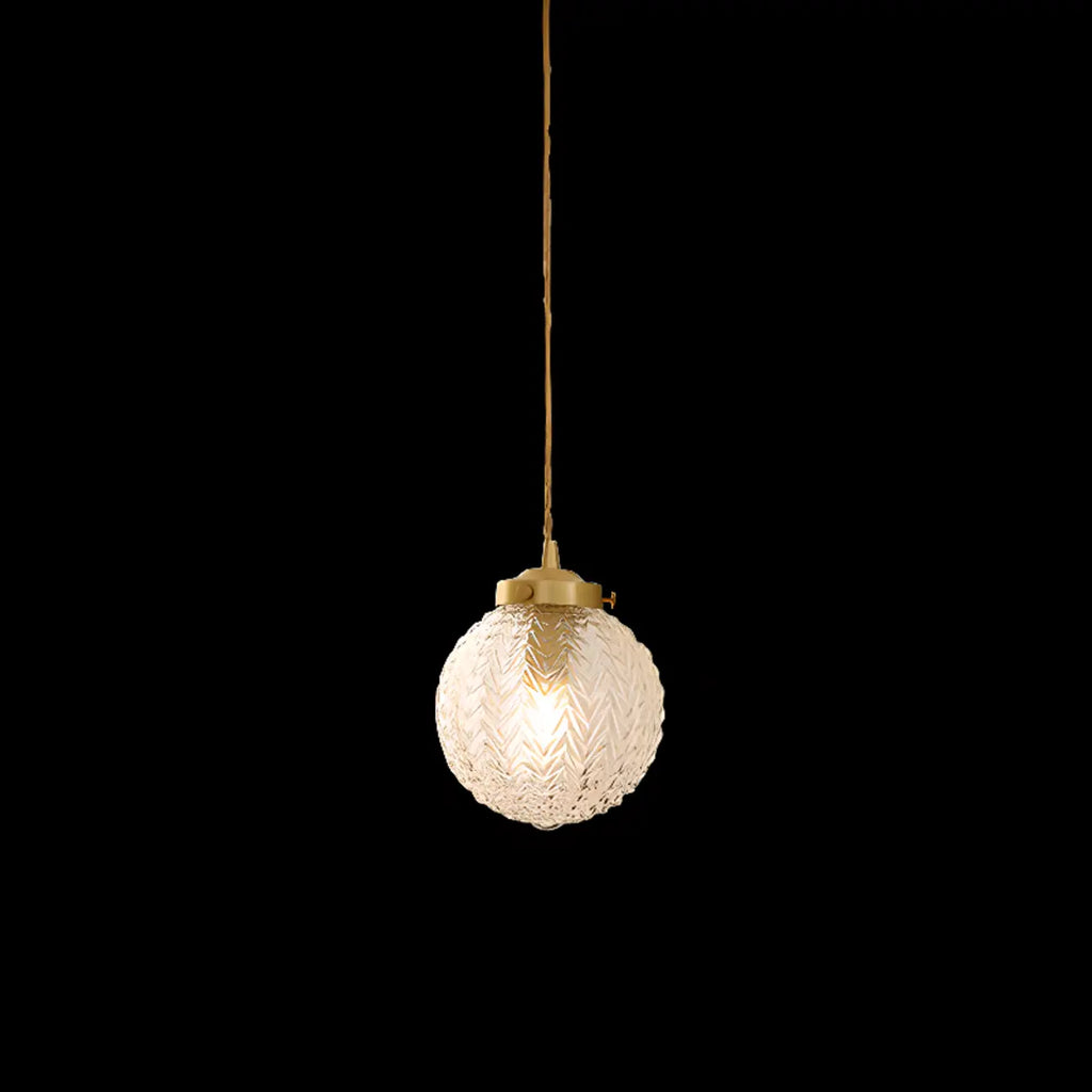 Suspension moderne en verre sculpté doré