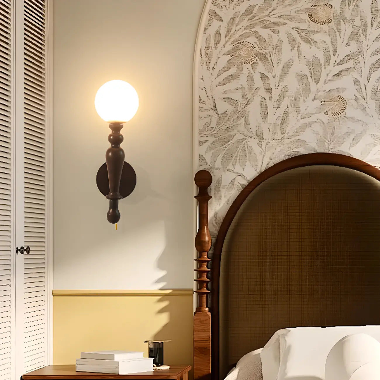 Applique murale rétro en bois avec abat-jour boule et chaînette