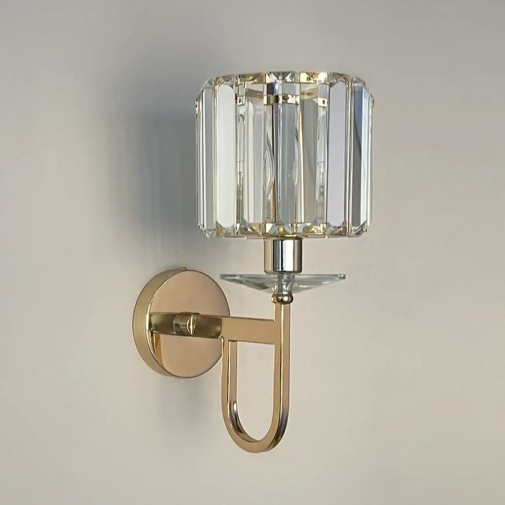 Applique murale élégante en métal doré lisse et cristal