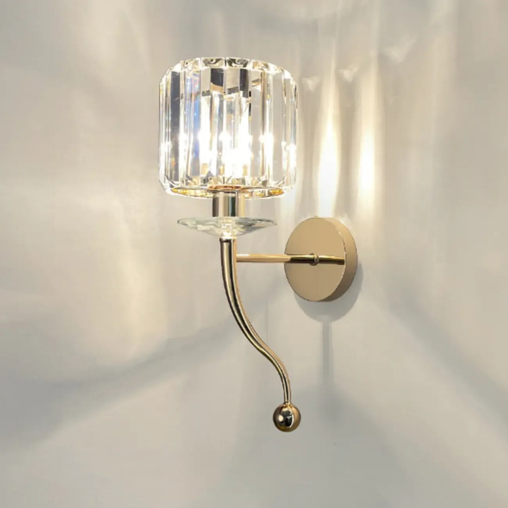 Applique murale élégante en métal doré lisse et cristal